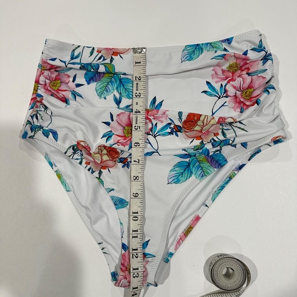 Bikini Bottom High Rise - Do no have size tag - (Can be Size L for measurements) - Picture 8 of 9